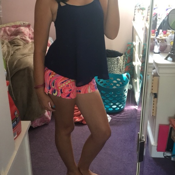 Lilly Pulitzer Walsh short “reef retreat” like new! - Picture 4 of 4